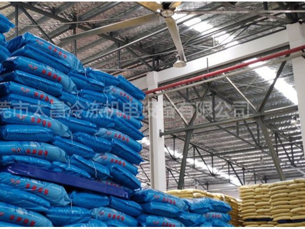 高大空間通風(fēng)降溫一定要用工業(yè)大風(fēng)扇,用了才知道效果這么好！